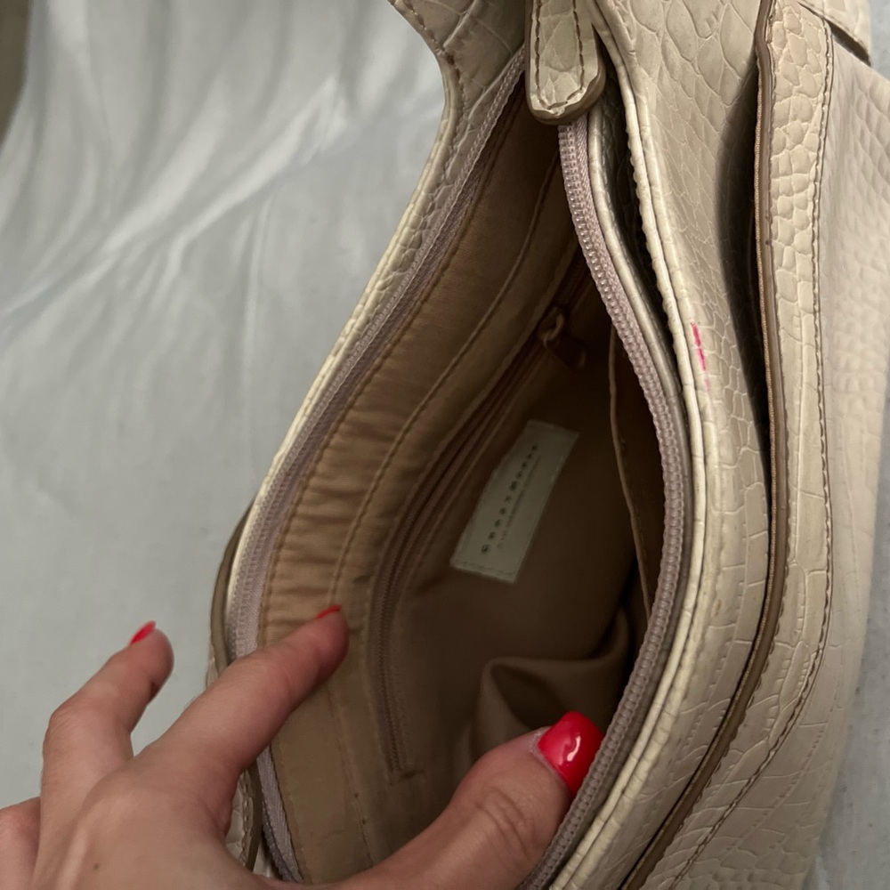 Cream Purse - Picture 2 of 3